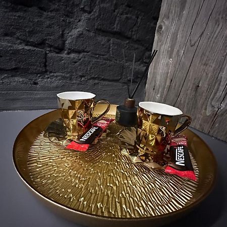 Darkhouse Versace Gold Лодз Екстериор снимка