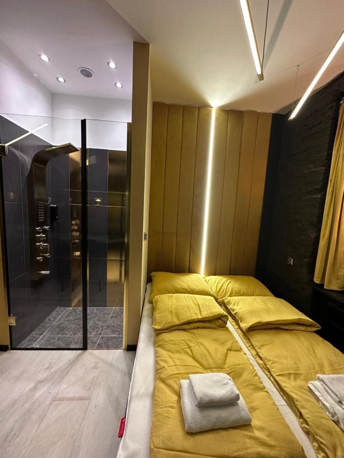Darkhouse Versace Gold Лодз Екстериор снимка