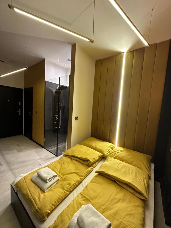 Darkhouse Versace Gold Лодз Екстериор снимка