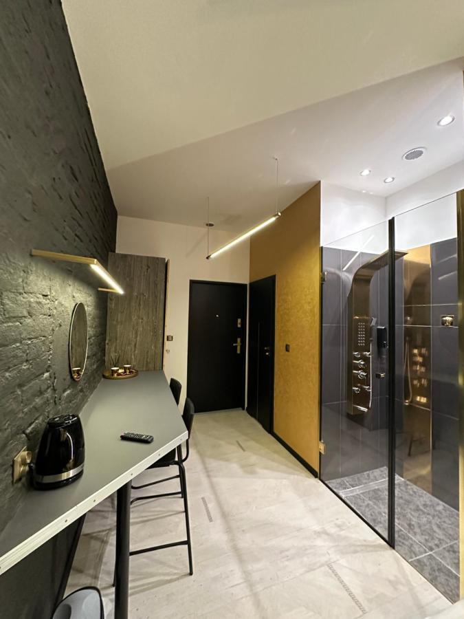 Darkhouse Versace Gold Лодз Екстериор снимка